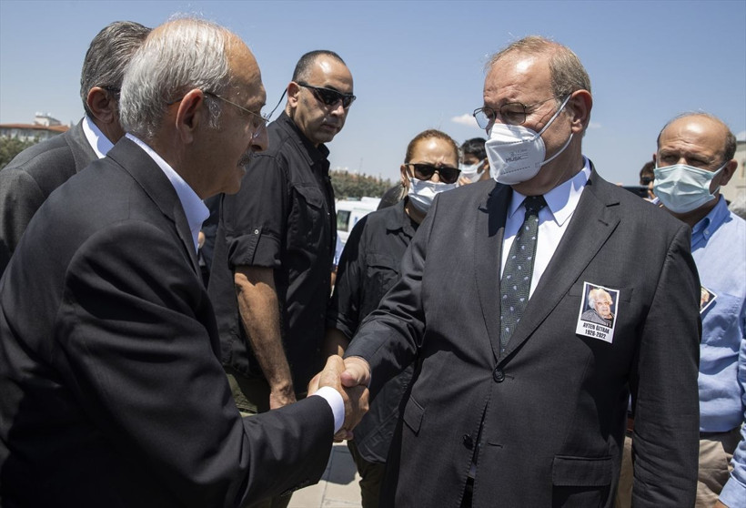 Kemal Kılıçdaroğlu, CHP Sözcüsü Faik Öztrak'ın annesinin cenaze törenine katıldı - Resim: 1