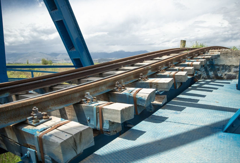 Felaketten 3 ay sonra görüntülendi! Seferler yapılamıyor büklüm büklüm olmuş - Resim: 1