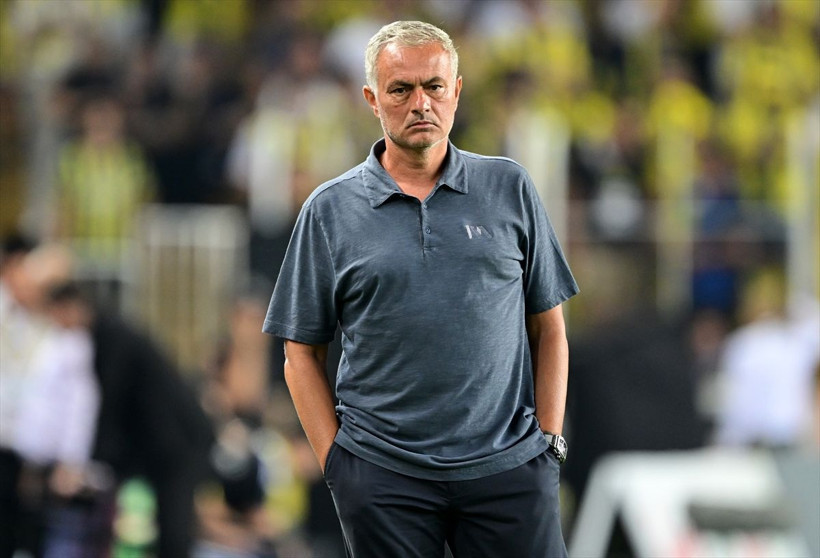 Fenerbahçe'de Jose Mourinho kararını verdi: O isimler takımda kalacak! Gelen teklif ne olursa olsun... - Resim: 1