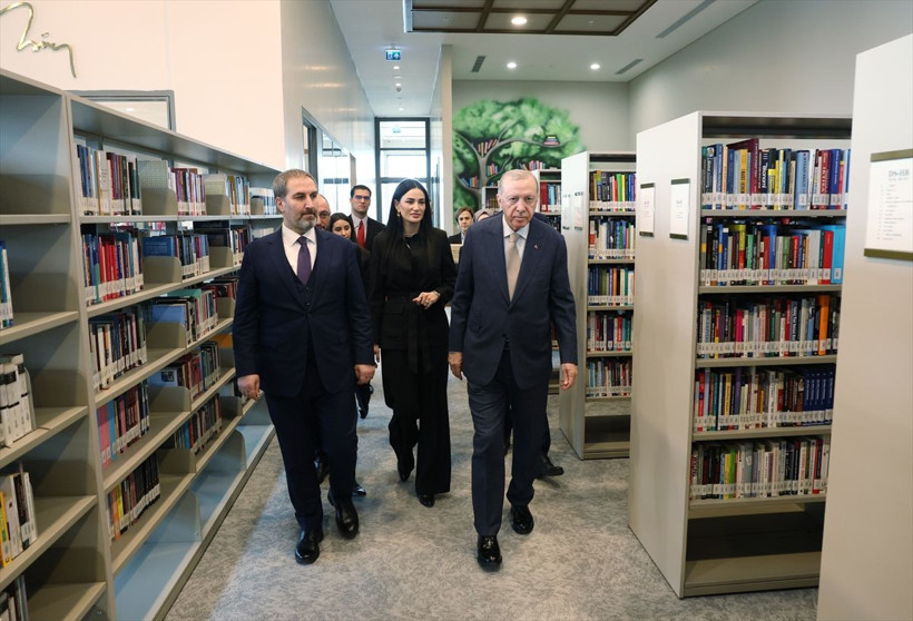 Cumhurbaşkanı Erdoğan, AK Kütüphane'yi ziyaret etti - Resim: 4