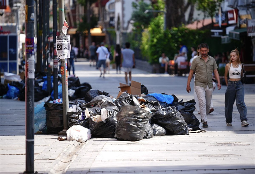 İzmir'de grev dördüncü gününde! Cadde ve sokaklarda çöp yığınları oluştu - Resim: 4
