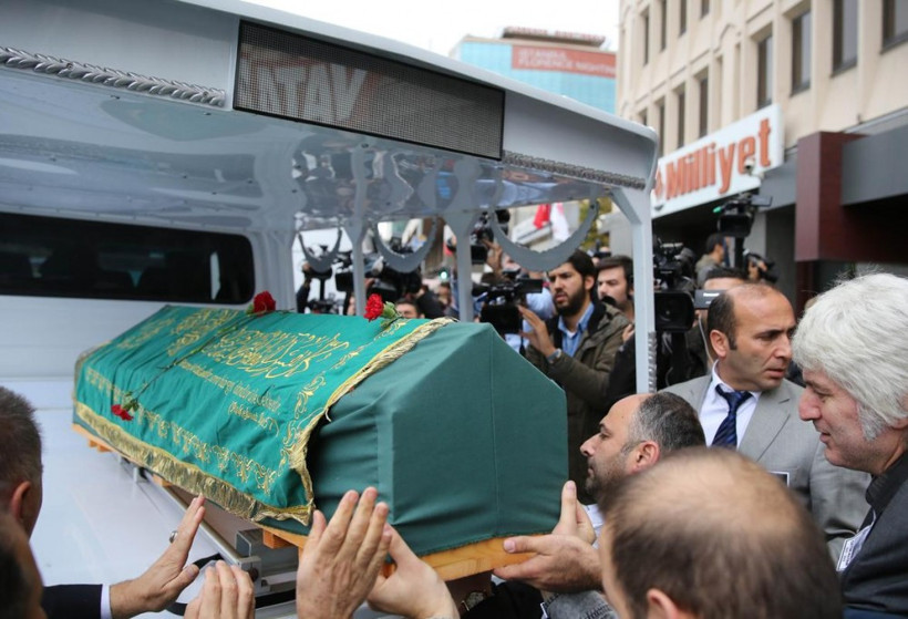 Çetin Altan son yolculuğuna uğurlanıyor - Resim: 4