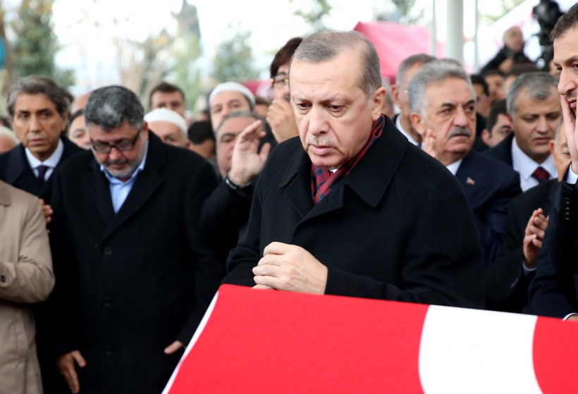 Hepsi birlikte tabutuna omuz verdi - Resim: 4