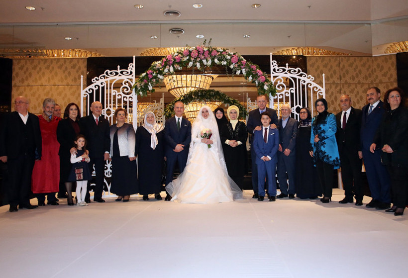 AK Partili Fatma Benli evlendi işte eşi ve merak edilen gelinliği - Resim: 1