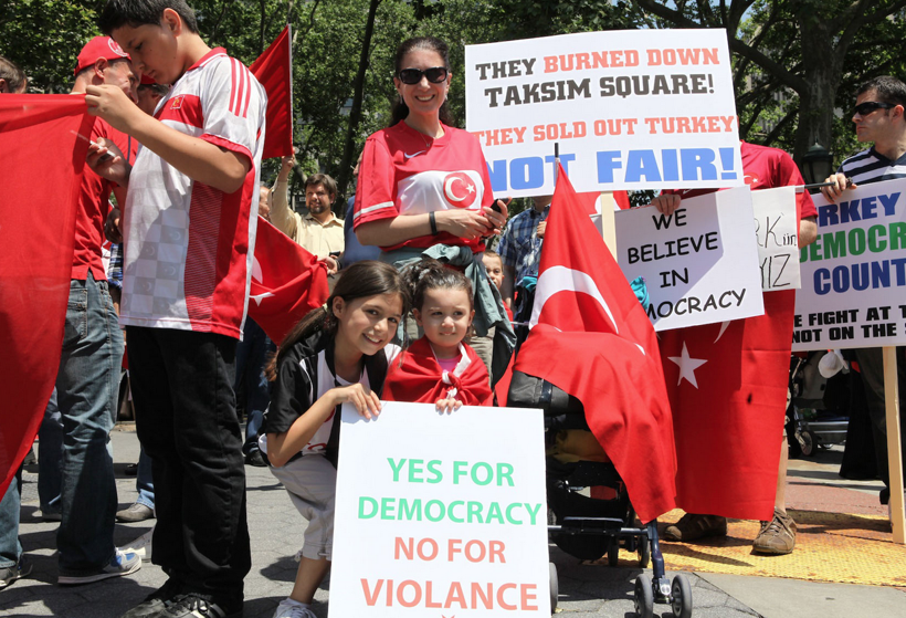 New York'ta 'Tayyip'i yedirmeyiz gösterisi'! - Resim: 3