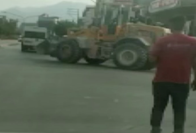 Denizli'de maaşını alamayan adam hem polisi hem de kepçeyi kaçırdı - Resim: 2