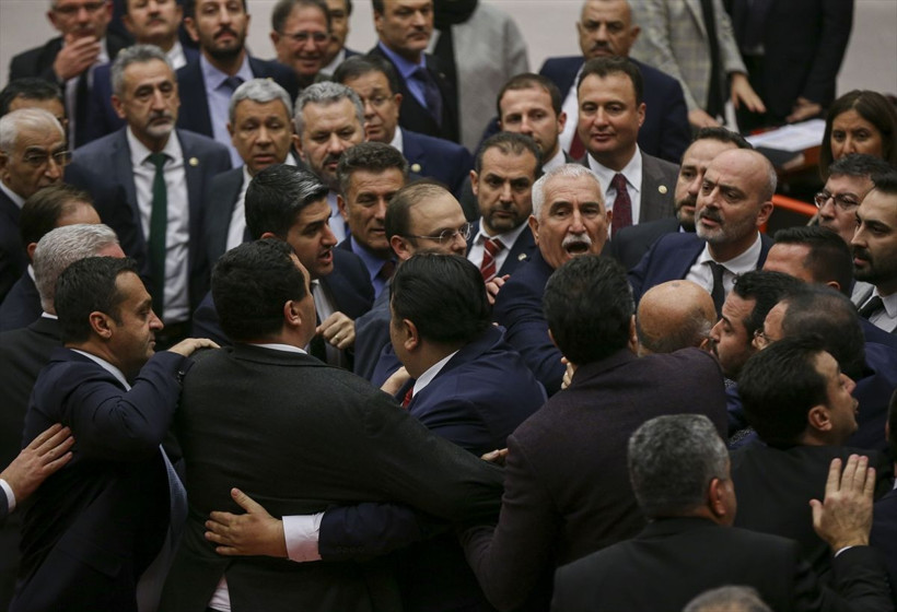 "Gökçek kendini mıncıklatıyor" deyince Meclis karıştı! 2020 bütçe görüşmeleri - Resim: 4