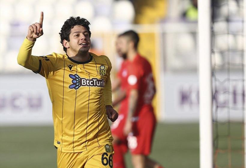 Fenerbahçe'yle Galatasaray alamadı Milan'a gidiyor - Resim: 2