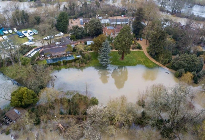 Ünlü oyuncu George  Clooney’nin milyon dolarlık malikanesi sular altında! - Resim: 3