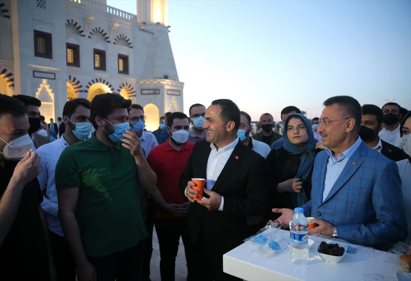 Fuat Oktay KKTC'de gençlerle sabah namazında bir araya geldi - Resim: 4