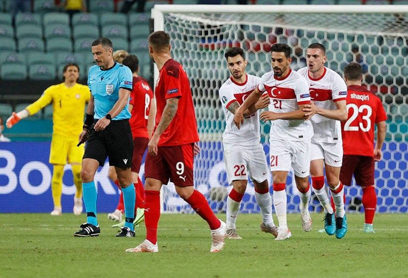 Türk duvarı 80'li yılların savunması gibiydi Şenol Güneş dilerim istifasını yazıyordur - Resim: 3