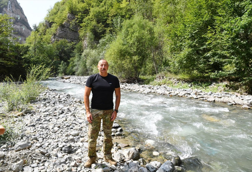 Azerbaycan Cumhurbaşkanı Aliyev Ermenistan işgalinden kurtarılan Laçın ve Kelbecer'i ziyaret etti - Resim: 1