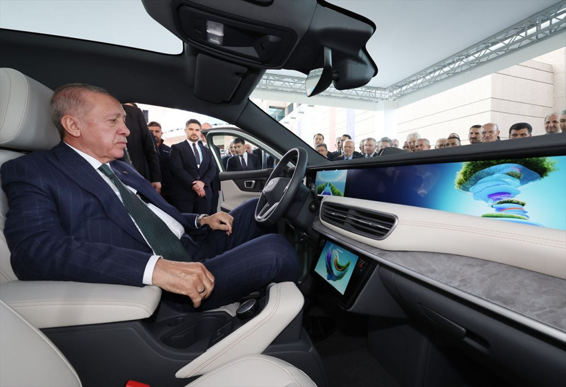 Cumhurbaşkanı Erdoğan Togg'un yeni modeli T10F'i inceledi - Resim: 3