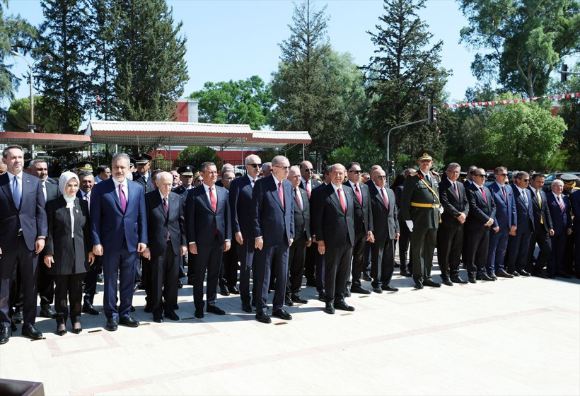 Cumhurbaşkanı Erdoğan, KKTC'de Atatürk Anıtı'na çelenk sundu - Resim: 1