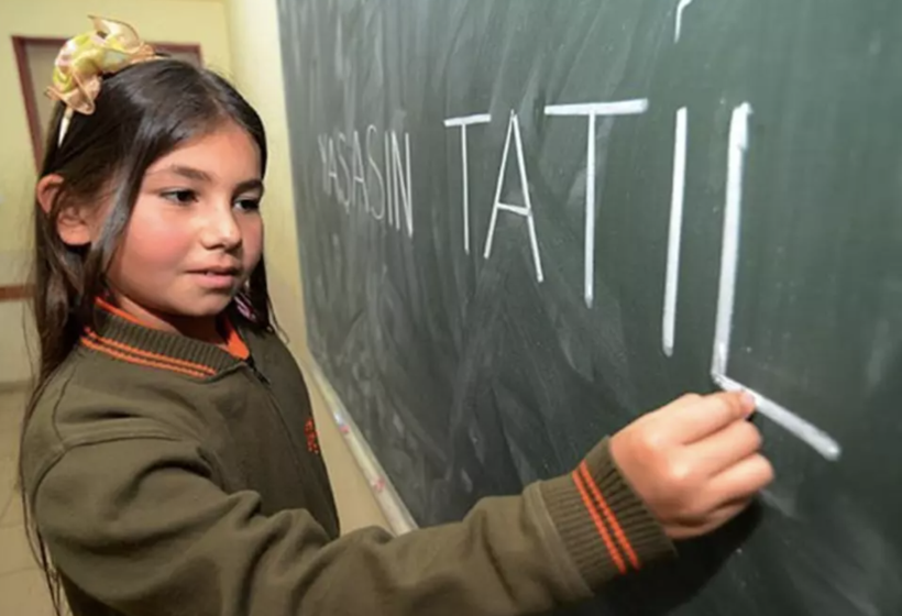 MEB açıkladı! Mart ayındaki iki tatil birleşiyor, okullar kaç gün tatil olacak? - Resim: 1