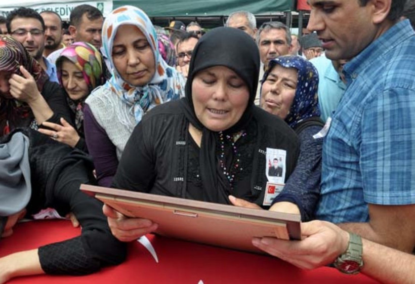 Şehit annesi dimdik ayakta durdu ve öyle sözler söyledi ki... - Resim: 2