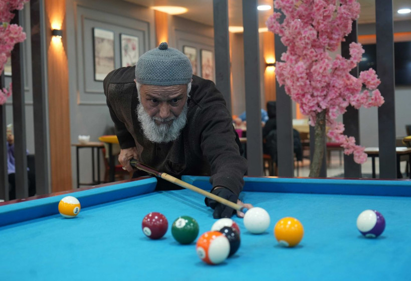 68 yaşındaki Turgut Dede, bilardo tutkusunu 35 yıldır sürdürüyor - Resim: 4