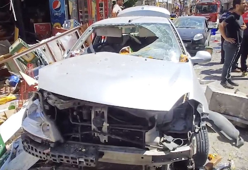 İzmir'de bir restoranda patlama oldu, ortalık savaş alanına döndü! Ölü ve yaralılar var - Resim: 3