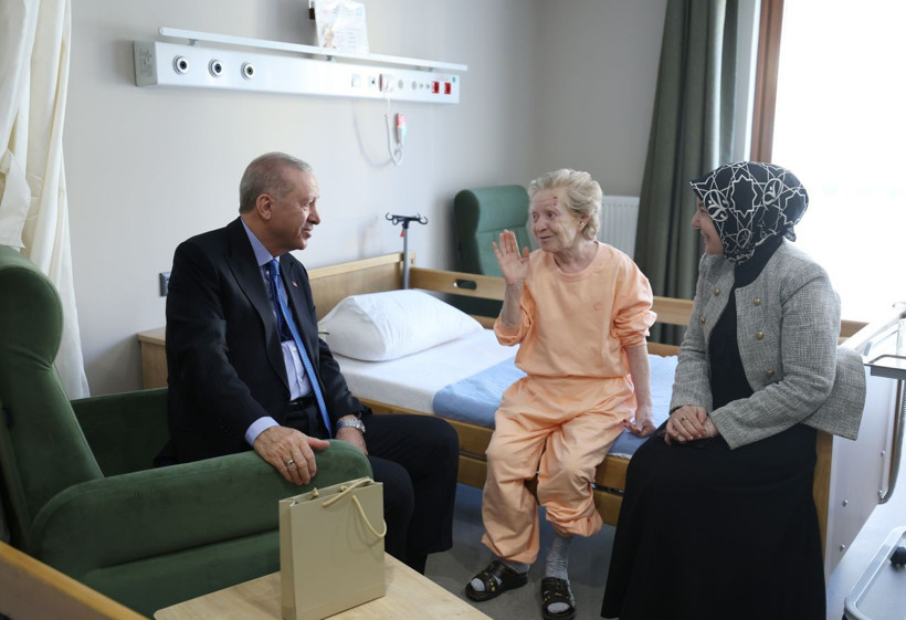 Cumhurbaşkanı Erdoğan, Darülaceze sakinlerini ziyaret etti - Resim: 1