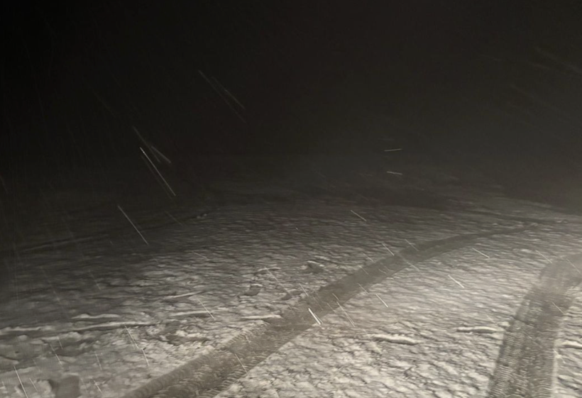 Tatilcilere kar şoku! Lapseki beyaz örtüye büründü - Resim: 1