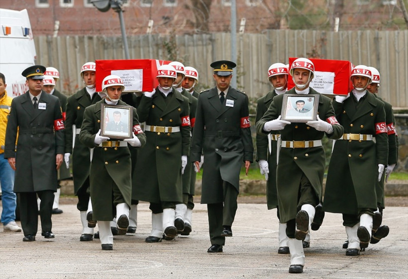 Bakan şehit cenazesinde gözyaşlarını tutamadı - Resim: 1