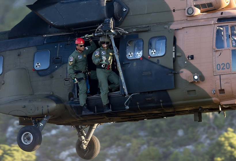 TSK yayınladı! Yolcuyu uçaktan böyle attı! - Resim: 2