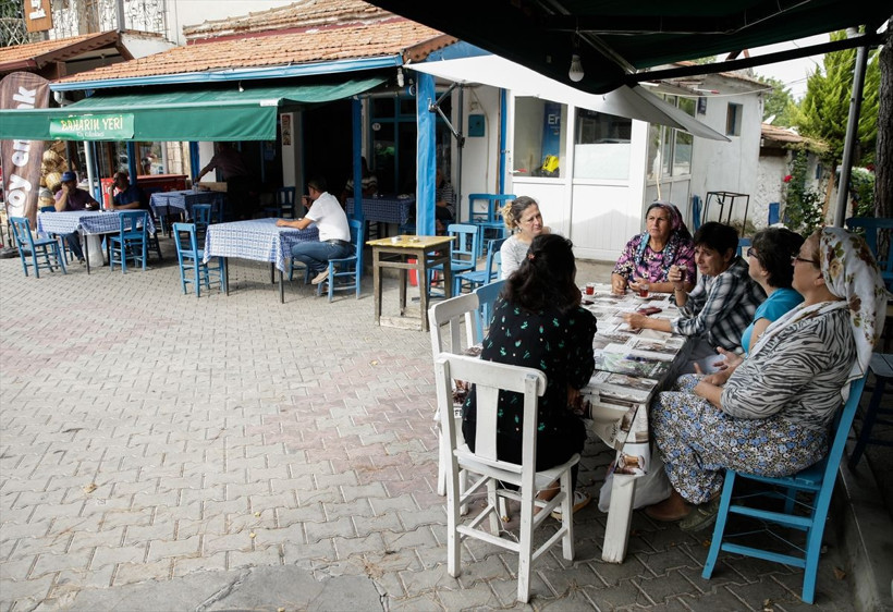 Makam araçlarını bıraktı köyde işe gitmek için traktör kullanıyor - Resim: 3