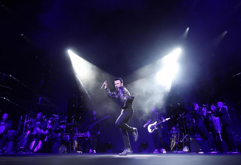 Ekrem İmamoğlu ve Tunç Soyer'e övgüler yağdırdı Tarkan Harbiye'de ayakta alkışlattı - Resim: 1