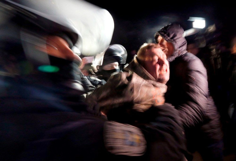 Ukrayna'da Corona virüs nedeniyle Çin'den gelenlere taşlı saldırı - Resim: 4