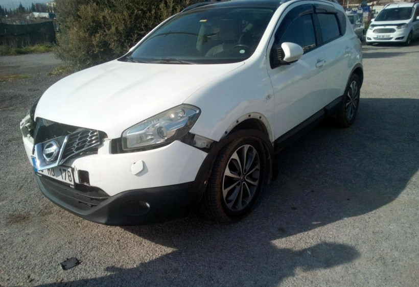 Çekicinin yoldan kaldırdığı aracını dağılmış halde buldu - Resim: 3