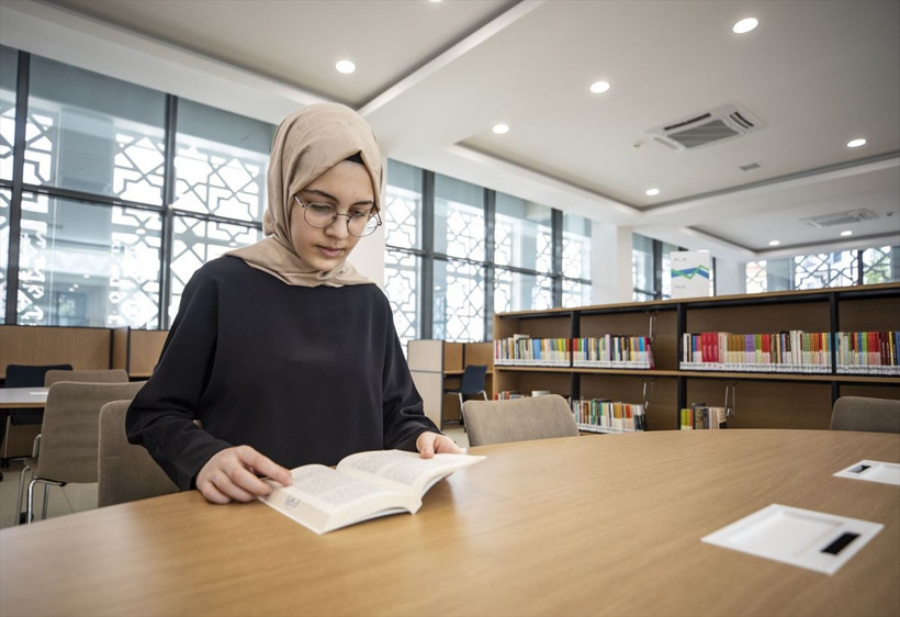 Kartal Anadolu İmam Hatip Lisesi öğrencisi İclal Dağcı 15 yaşında 5 dil daha öğrendi - Resim: 2