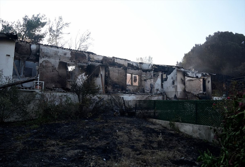 İzmir Seferihisar'da denize nazır lüks villalar yok oldu! Sahipleri son anda kurtuldu - Resim: 2