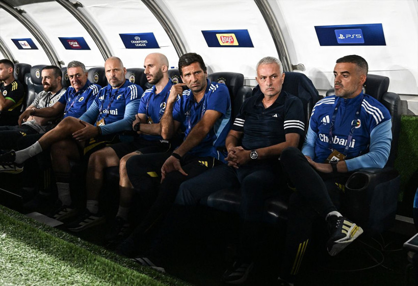 Fenerbahçe'den kovulan Jose Mourinho dünyada manşet oldu - Resim: 1