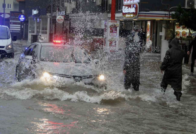Meteoroloji'den o kentlere korkutan uyarı: Kuvvetli sağanak hayatı felç edecek... - Resim: 4