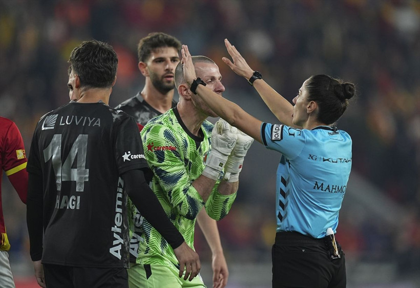 VAR kayıtları açıklandı! Kadın hakem Asen Albayrak'ın VAR konuşması gündem oldu - Resim: 3