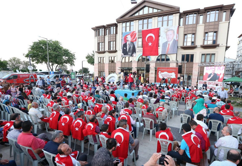 Düğünden demokrasi nöbetine! Gelin ve damat... - Resim: 3
