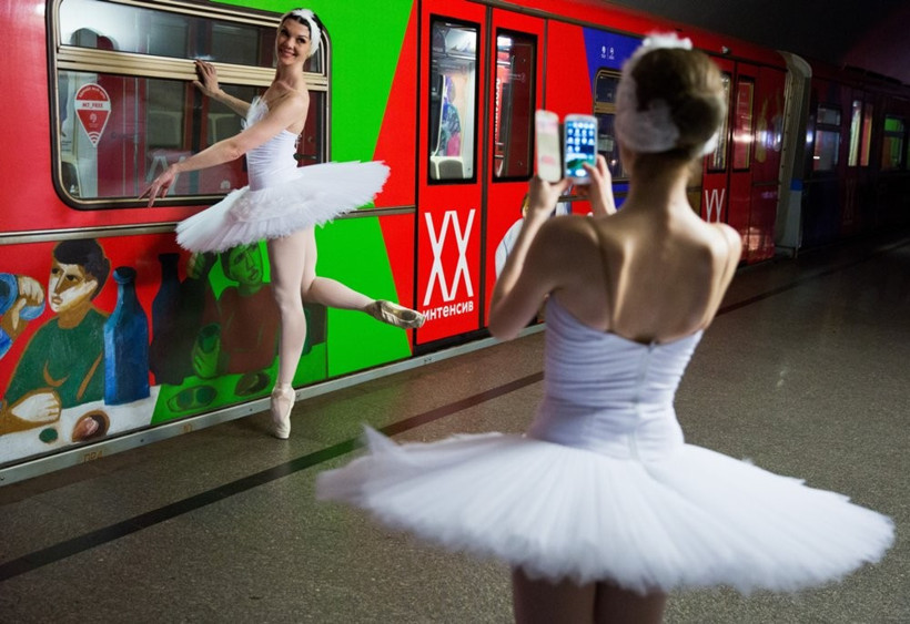 Rusya Metrosunda Bale Gösterisi! - Resim: 1