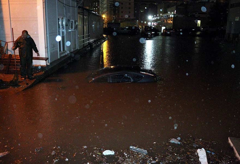 Araçlar suya gömüldü evler boşaltıldı - Resim: 2