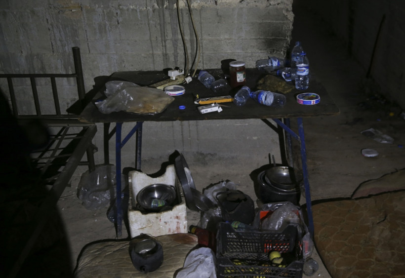 Afrin'de teröristlerin gizlendiği labirent tüneller bulundu - Resim: 4