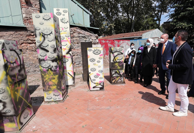 Cumhurbaşkanı Erdoğan İstanbul'da KADEM'in 'Böyle Daha Güzelsin' sergisini gezdi - Resim: 4