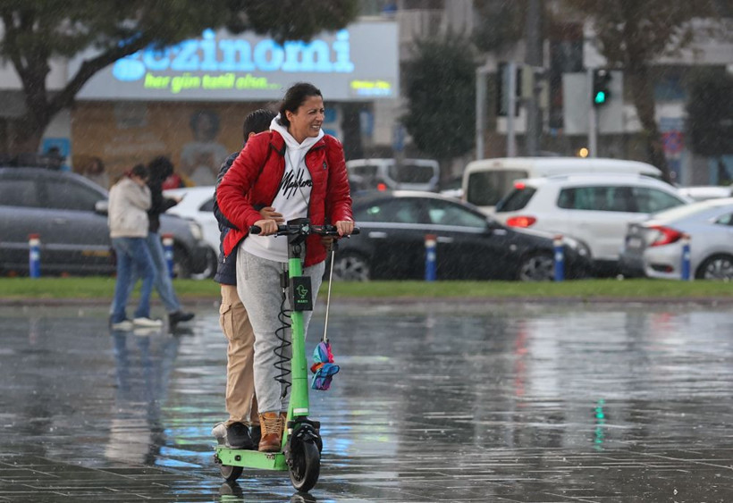 İstanbul güne kuvvetli sağanakla başladı! Meteoroloji'den uyarı geldi sürpriz kar yağışı açıklaması - Resim: 3