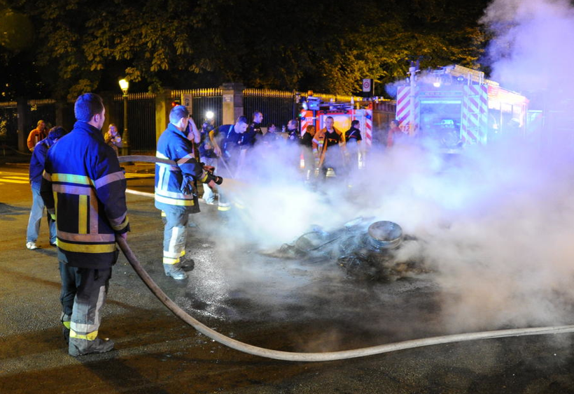 İtfaiyeciler köpüklü eylem yaptı - Resim: 3