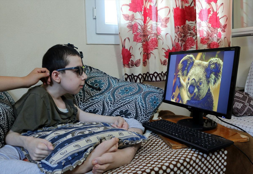 Hatay'da liseli gençler yaptıkları mause ile engelli Ahmet'e umut oldular - Resim: 1