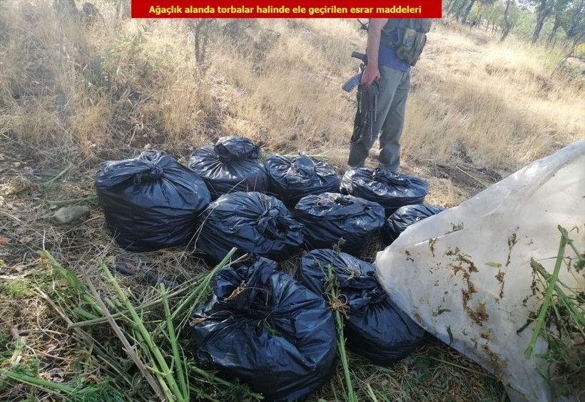 Diyarbakır'da terör örgütü PKK'ya büyük "uyuşturucu" darbesi! 4 ton esrar ele geçirildi - Resim: 2