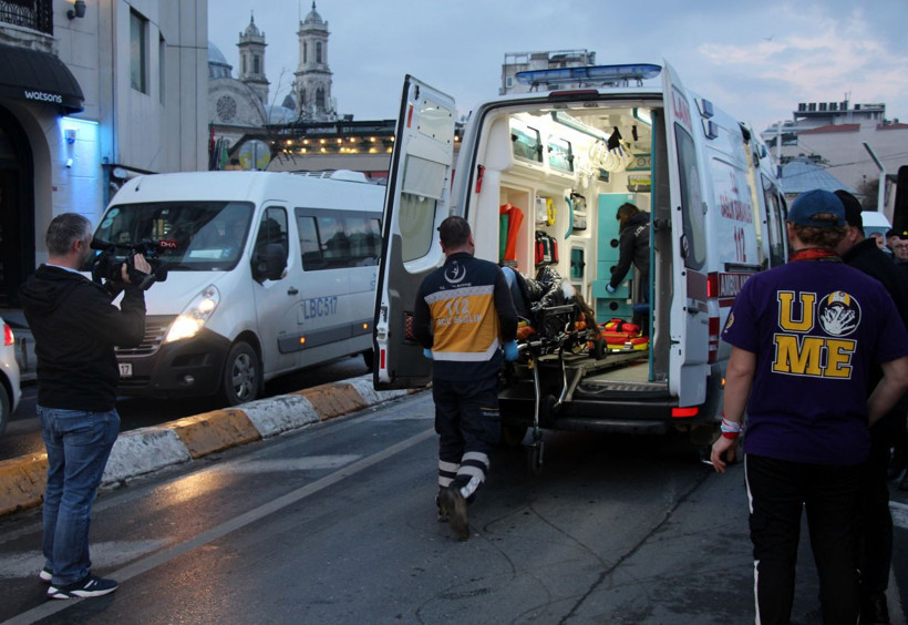 Taksim Meydanı'nda taksinin çarptığı kadının elini bir an olsun bırakmadı - Resim: 4