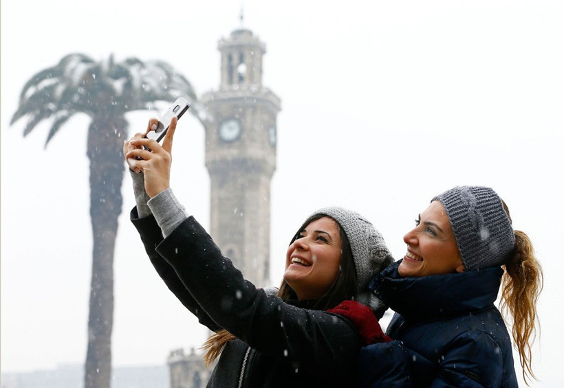 İzmir 15 yıldır böylesini görmedi! Çeşme'ye bile yağdı - Resim: 1