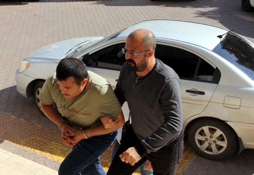 Otobüs durağında dehşet saçtı! Ölmesi için başında bekledi - Resim: 3