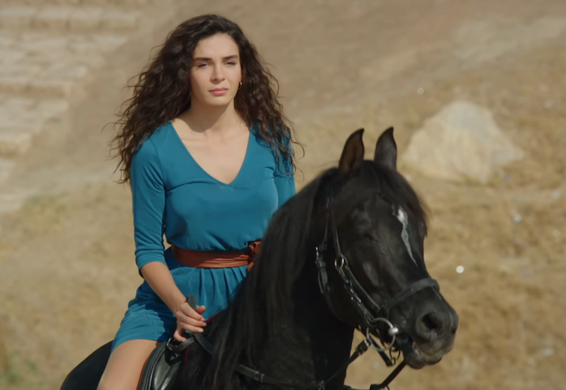 Öpüşmeleri izleyenlerin ağzını açık bıraktı Hercai'de Miran ve Reyyan'ın olay sahnesi - Resim: 1