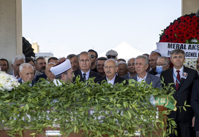 Kemal Kılıçdaroğlu, CHP Sözcüsü Faik Öztrak'ın annesinin cenaze törenine katıldı - Resim: 4