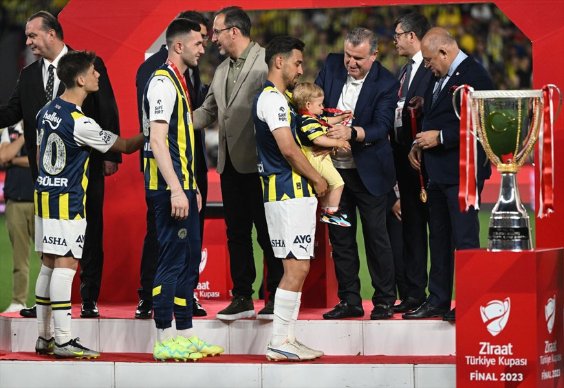 Fenerbahçe'nin forma hamlesi dikkat çekti: Kupa törenine damga vuran olay! - Resim: 3